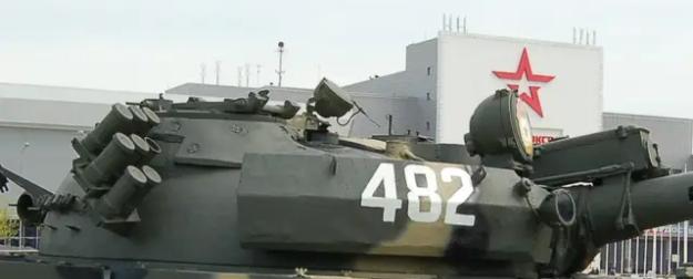 Знаменитые "Брови Ильича" пригодились Т-62М, участвующим в СВО