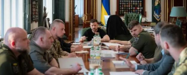 Власти Украины начали подготовку к эвакуации правительства на запад страны Власти Украины начали подготовку к эвакуации правительства на запад страны