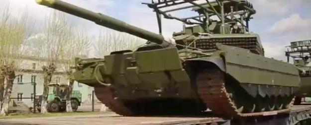 На Т-90М и Т-72Б3М замечено новое размещение устройств для мортир "Туча"