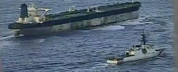 «США в эйфории»: эксперты оценили захват танкера под российским флагом