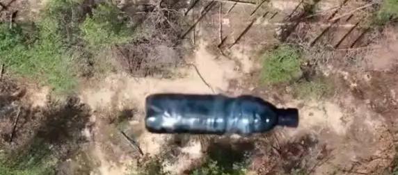 Склад боеприпасов ВСУ уничтожили пластиковой бутылкой, сброшенной с дрона Склад боеприпасов ВСУ уничтожили пластиковой бутылкой, сброшенной с дрона