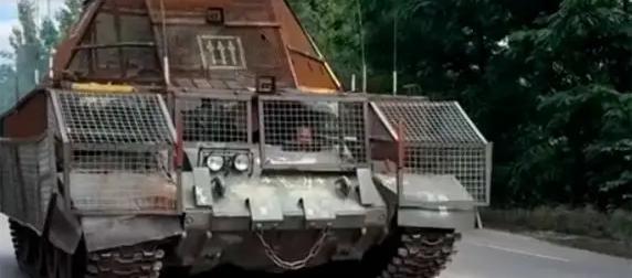Замечен единственный в ВСУ тяжелый БТР на базе танка Т-62 без пушки
