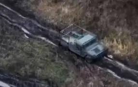 Дрон снял вспыхнувший гигантским костром американский Humvee