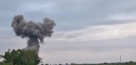 Гигантское облако дыма и пыль от взрыва ФАБ-3000 показали с земли вблизи Гигантское облако дыма и пыль от взрыва ФАБ-3000 показали с земли вблизи