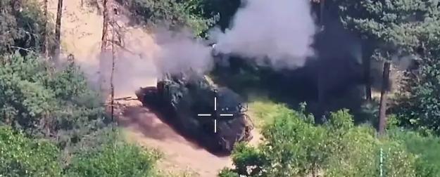 Всего три дрона-камикадзе превратили САУ "Богдана" в гигантский костер