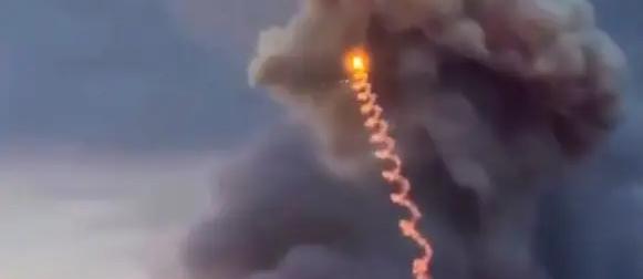 Ракеты ВСУ в Киеве показали, как они летают по траектории "хвостик свиньи"