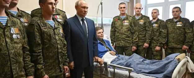 Путин: «Киев должен решить судьбу тех, кто попал в окружение» Путин: «Киев должен решить судьбу тех, кто попал в окружение»