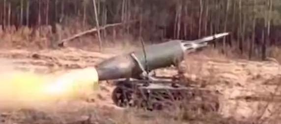 На Украине небольшой сухопутный дрон вооружили реактивными снарядами На Украине небольшой сухопутный дрон вооружили реактивными снарядами
