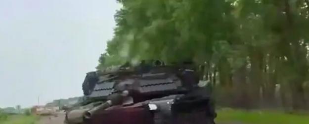 Нашими трофеями стали два "Абрамса" и редкий тягач на базе "Челенджера 1" Нашими трофеями стали два "Абрамса" и редкий тягач на базе "Челенджера 1"