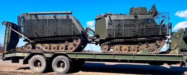 Сингапурские двухзвенные бронемашины Warthog замечены в составе ВСУ