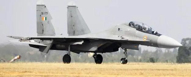 Индийские Су-30МКИ стали «механическими зайцами»