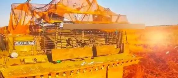 Уничтожена бронемашина "Леопольд" на шасси Leopard с замком на решетках