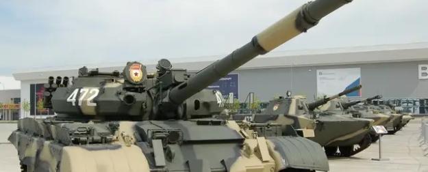 В октябре 2022 года экипаж русского Т-62М сжег колонну из 6 БТР с пехотой