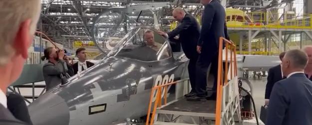 Гроза тяжёлых БПЛА: Путину показали модернизацию Як-130М