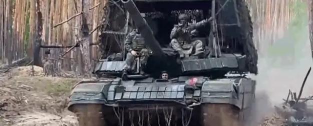 Военный «Прорыв»: в РФ значительно увеличили объём выпуска танков Т-90М Военный «Прорыв»: в РФ значительно увеличили объём выпуска танков Т-90М