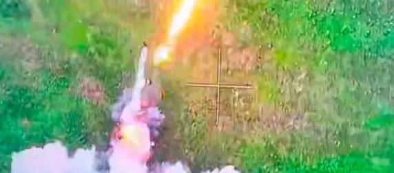 Появилось видео яркого подрыва квадроцикла ВСУ на минном поле Появилось видео яркого подрыва квадроцикла ВСУ на минном поле