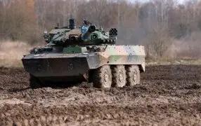 Французы хотят "завалить" ВСУ устаревшими БТР VAB и танками AMX-10RC