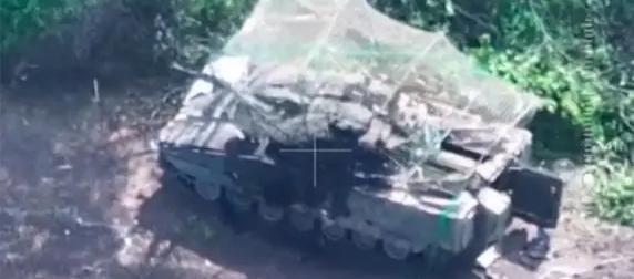 Дроны заминировали дорогу, после чего на ней подорвалась шведская БМП CV-90 Дроны заминировали дорогу, после чего на ней подорвалась шведская БМП CV-90