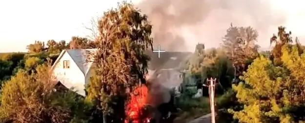 Российский дрон-камикадзе превратил танк Т-64 ВСУ в гигантский костер