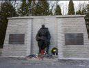 Эстонские власти устанавливают стенд оскорбляющий память советских воинов