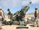 Гаубица М777 работает по горе в Афганистане