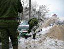 Курсанты Военной академии вместо учебы откапывают из-под снега частные авто