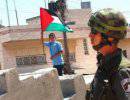 Палестинцы с газовым баллончиком отобрали оружие у израильского солдата