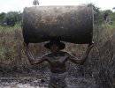 Воруя нефть в Нигерии. Фоторепортаж - Акинтунде Акинлейе