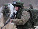 Псковские десантники испытывают возможности экипировки "Ратник"