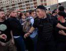 МВД закидает демонстрантов «Томатами»