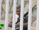 С оружием в руках: отставной генерал армии Венесуэлы заперся дома с винтовкой