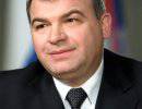 Медведев наградил Сердюкова званием Героя России