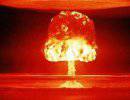 Польше следует стремиться к обладанию ядерным оружием