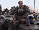 В Краматорске военные сдали оружие местным жителям