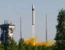 С космодрома Плесецк стартовала ракета-носитель "Рокот" с тремя военными спутниками