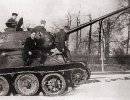 Ремонт Т-34 с использованием трофейных деталей Ремонт Т-34 с использованием трофейных деталей