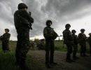 Украинских военных на Донбасс отправляют в касках времен ВОВ Украинских военных на Донбасс отправляют в касках времен ВОВ