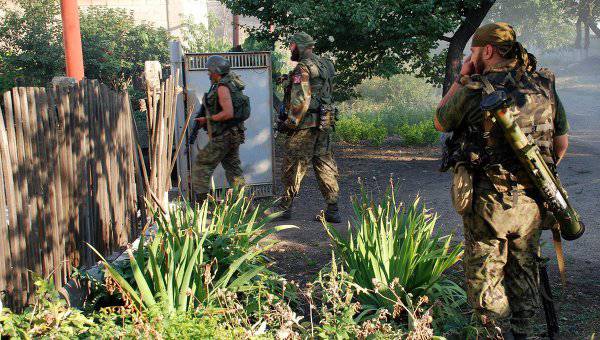 Ополченцы укрепляют позиции и блокпосты в Новоазовске