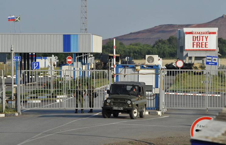 Российские таможенники эвакуированы с КПП из-за боёв на Украине Российские таможенники эвакуированы с КПП из-за боёв на Украине