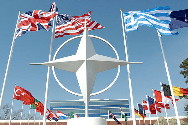 Что ищет НАТО у границ России?