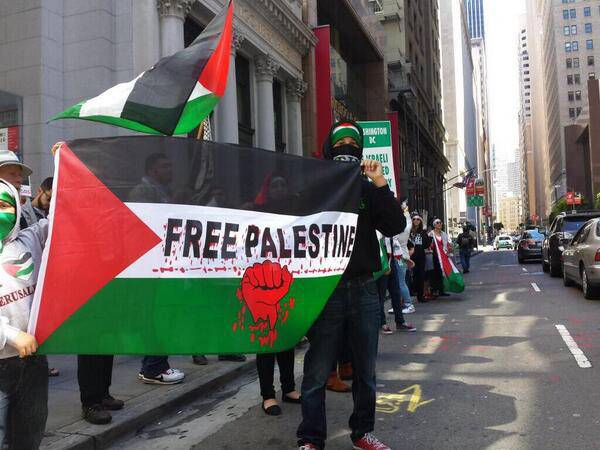 В Нью-Йорке активисты вывесили огромный флаг Палестины