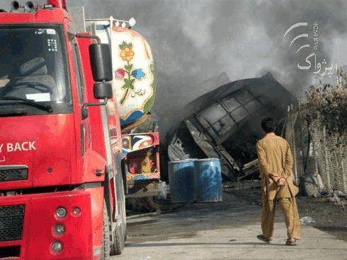 Боевики сожгли бензовоз НАТО в пакистанском Хайбере