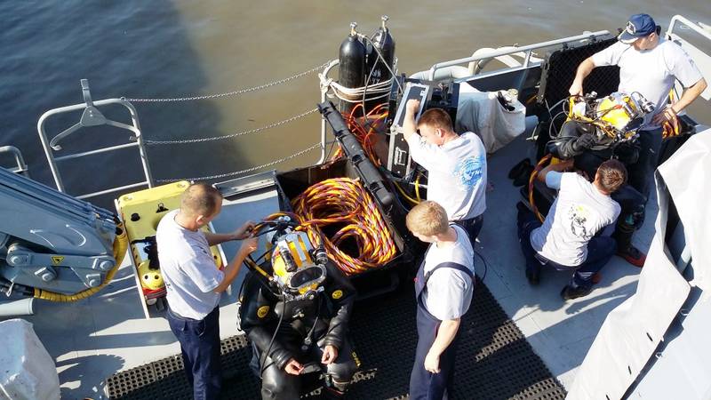Водолазы ВМФ начали подготовку к работе на ГВК -450