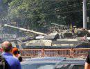 В Киев прибывает тяжелая военная техника