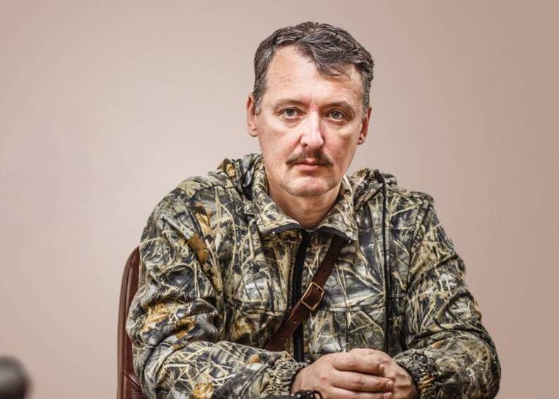 Игорь Стрелков о сложности зачистки аэропорта: украинские войска сидят в противоатомных убежищах