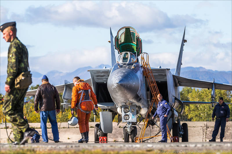 Учения "Восток-2014" - подготовка на авиабазе в Елизово