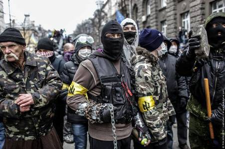 США вооружают Украинских фашистов