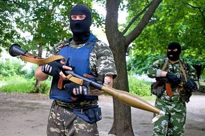В Донецке ополченцы перехватили две фуры с провизией для нацгвардейцев В Донецке ополченцы перехватили две фуры с провизией для нацгвардейцев