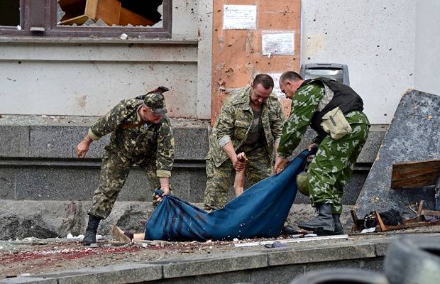 Шесть жителей погибли и 18 ранены в результате обстрела Донецка