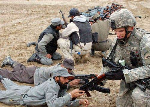 Афганский военный застрелил американского инструктора в провинции Фарах